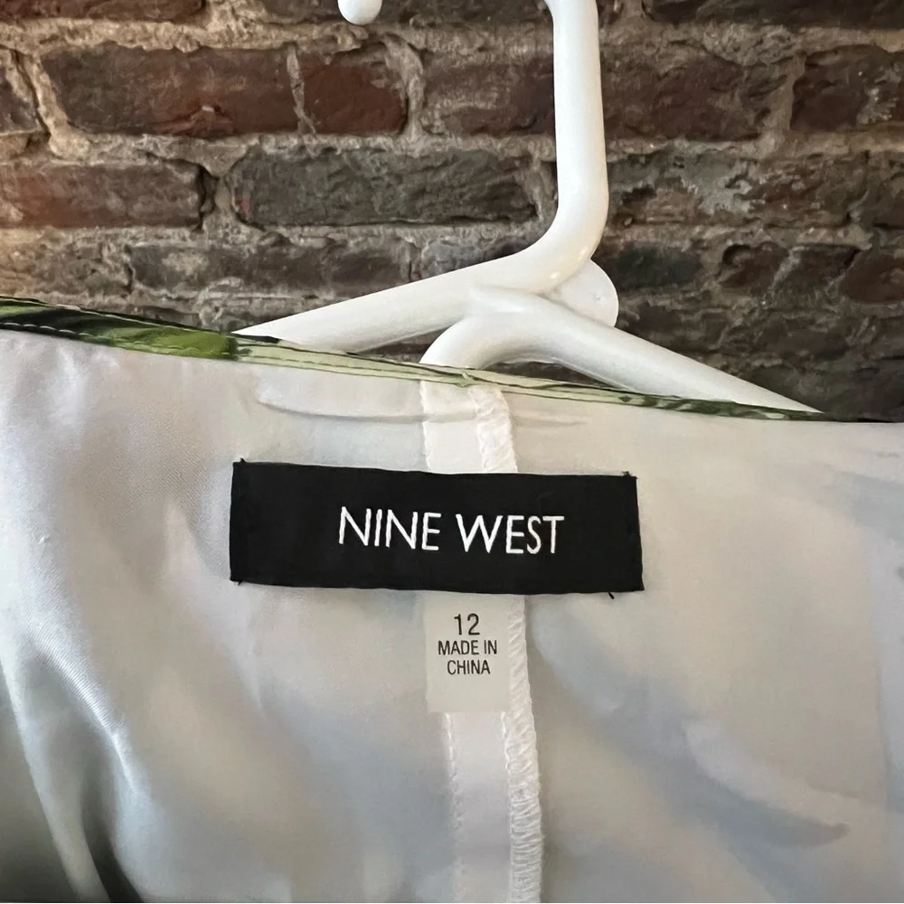 Nine West long sleeve maxi dress with green and white tropical leaf pattern - Picture 3 of 6